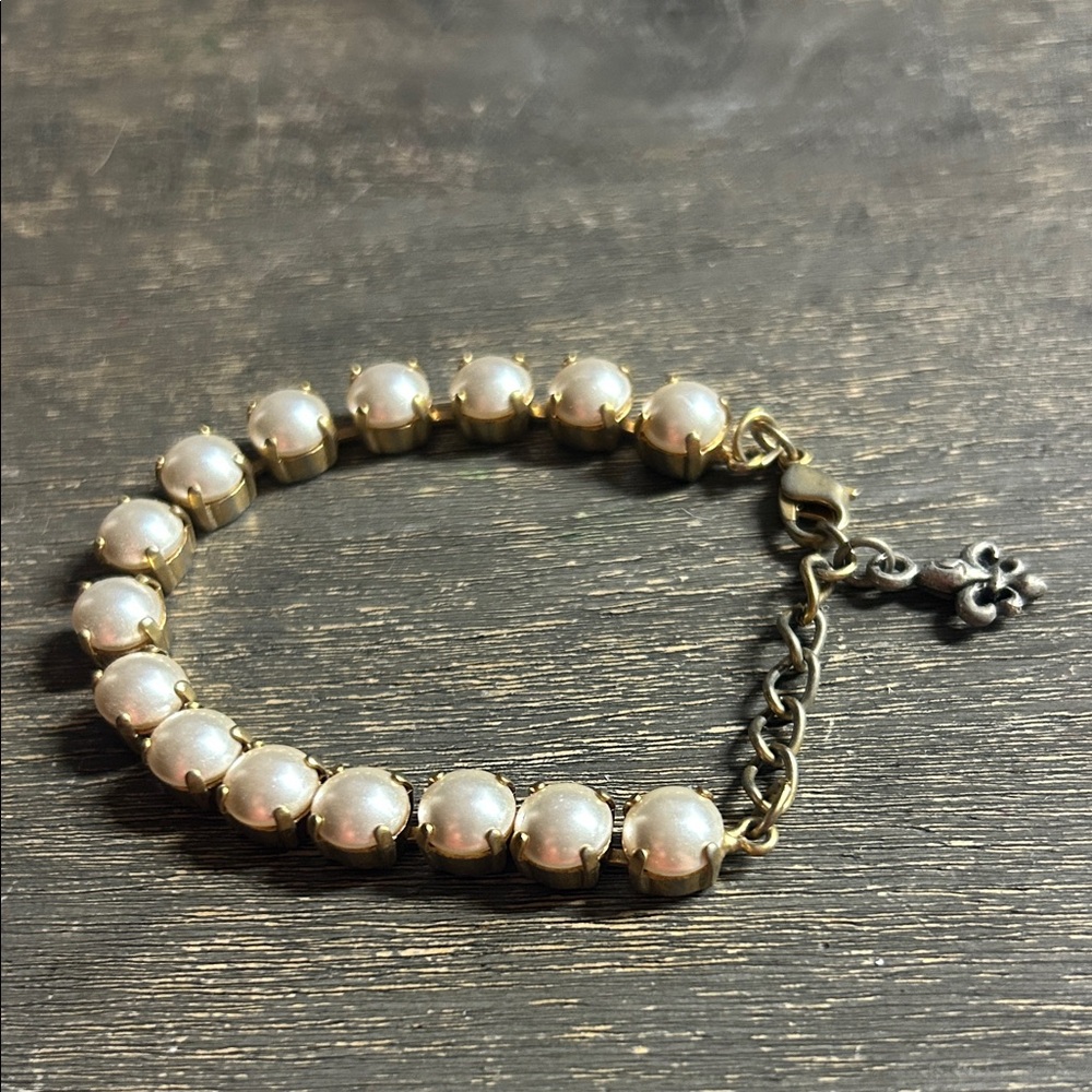 Classic Gold‎ and White Pearl Bracelet